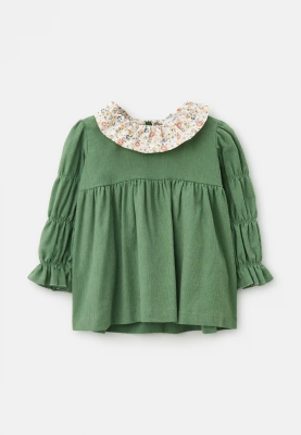 Платье Джису из микровельвета в зеленом цвете