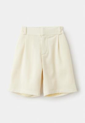 Шорты из костюмной ткани в молочном цвете