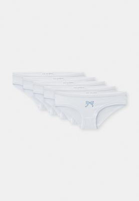 Комплект из нижнего белья в белом цвете