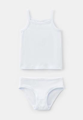 Комплект из майки и нижнего белья в белом цвете