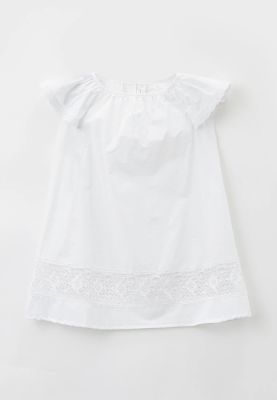 Платье белое из хлопка с широким кружевом на юбке