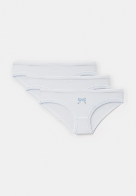 Комплект нижнего белья из трех штук