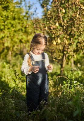 Комбинезон для малышей темно-синего цвета