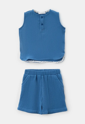 Костюм из рубашки без рукавов и шорт из муслина