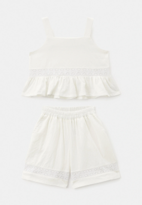 Костюм из майки и шорт