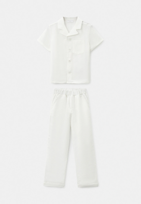 Костюм из рубашки и брюк