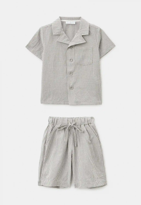 Костюм из рубашки и шорт