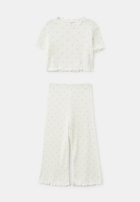 Комплект из футболки и брюк для девочек в белом цвете