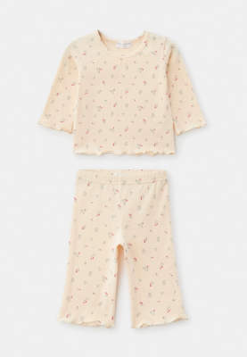 Комплект из брюк и блузки