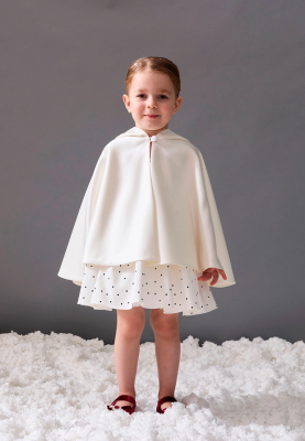 Кейп Эва из атласа в молочном цвете