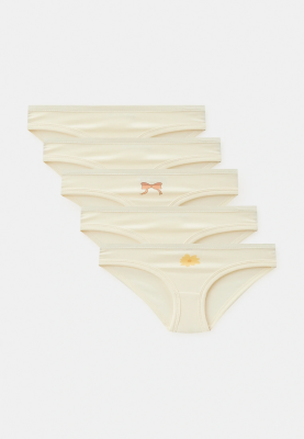 Коплект из нижнего белья в молочном цвете