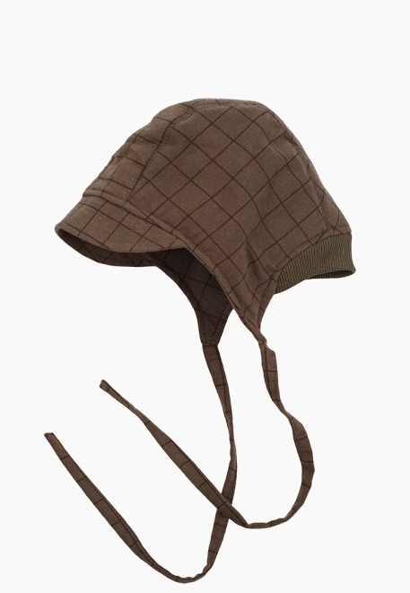 Шапка утепленная с козырьком и завязками
