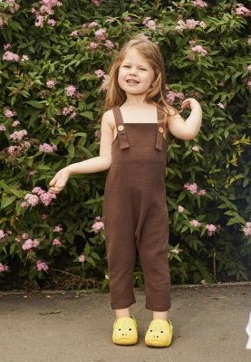 Комбинезон для малышей из муслина в коричневом цвете