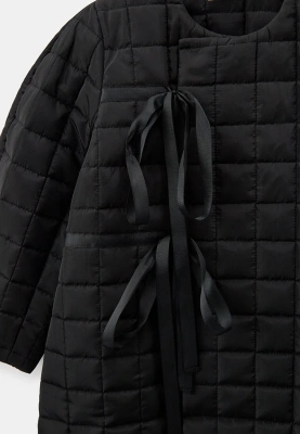 Пальто из стеганой ткани черного цвета