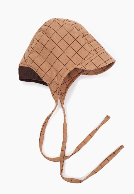 Шапка утепленная с козырьком и завязками 