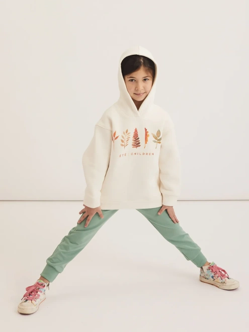 Худи из футера с начесом в молочном цвете с принтом осенние листья