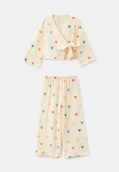 Костюм из блузки-кимоно и шикорих брюк из муслина