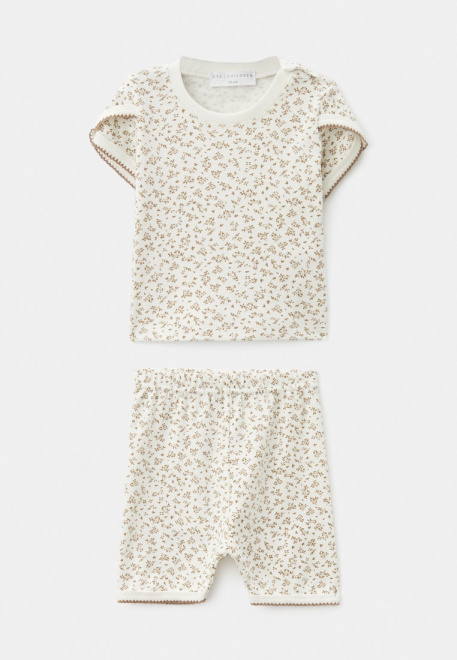 Комплект из футболки и шорт