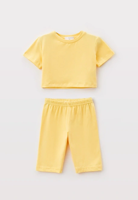 Комплект из укороченного футболки и велосипедок из мягкого трикотажа