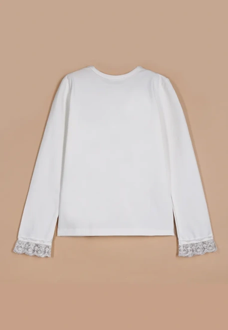 Лонгслив молочного цвета с кружевом на горловине и рукавах