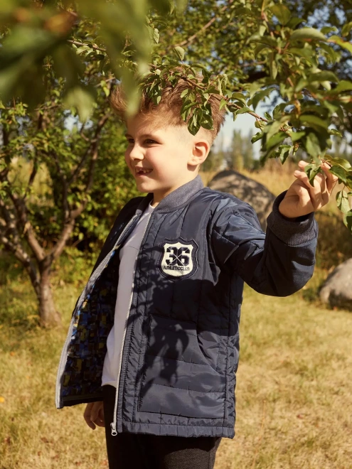 Куртка  на молнии из стеганной синей ткани 