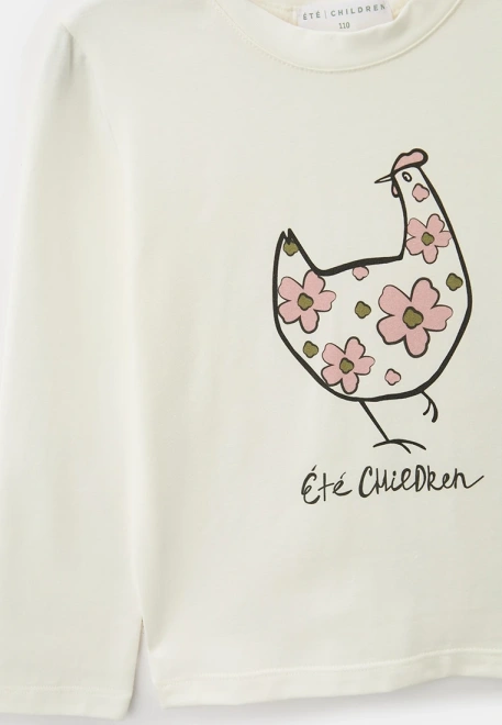 Лонгслив молочный с принтом курочка