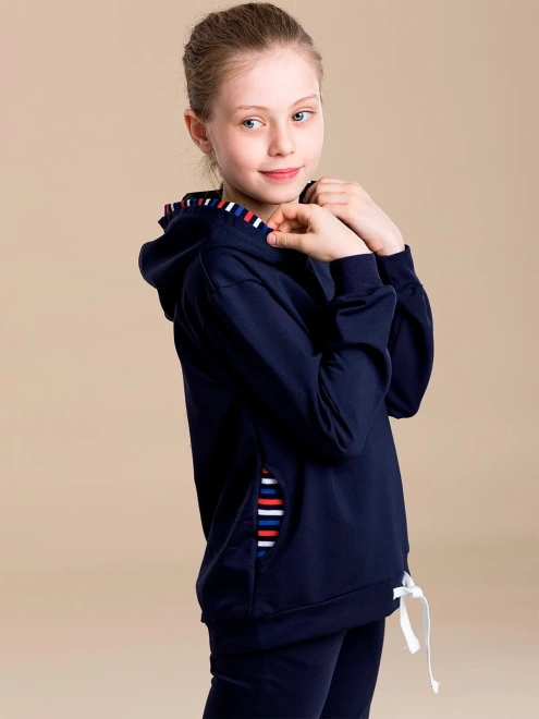 Костюм спортивный с оконтовкой из ткани в клетку