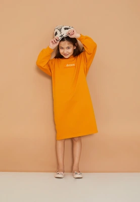 Платье длинное свободного кроя из футера с небольшим утеплителем