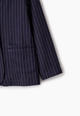 Костюм из трикотажа в полоску с укороченным брюками