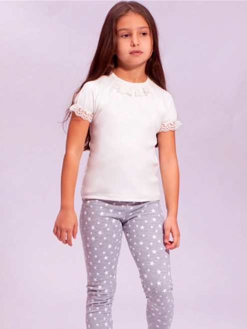 Футболка школьная из хлопка в кружевом на горловине и рукавах