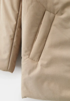 Куртка бежевого цвета 