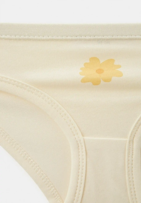 Комплект из нижнего белья в молочном цвете