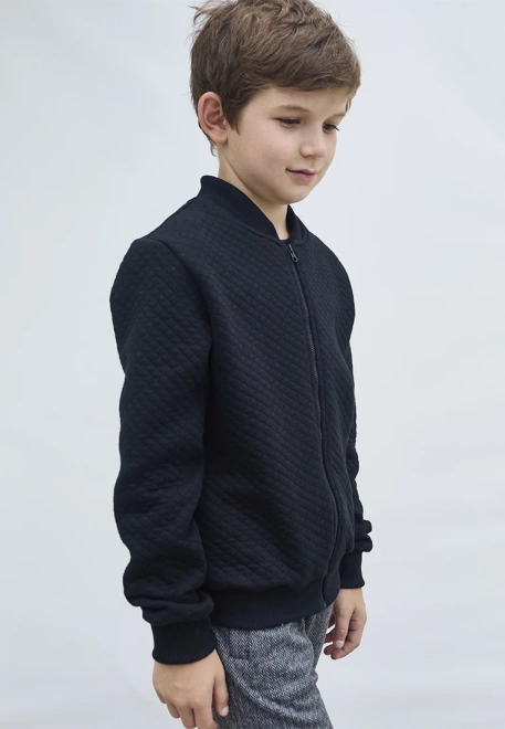 Бомбер на молнии из стеганного трикотажа черного цвета