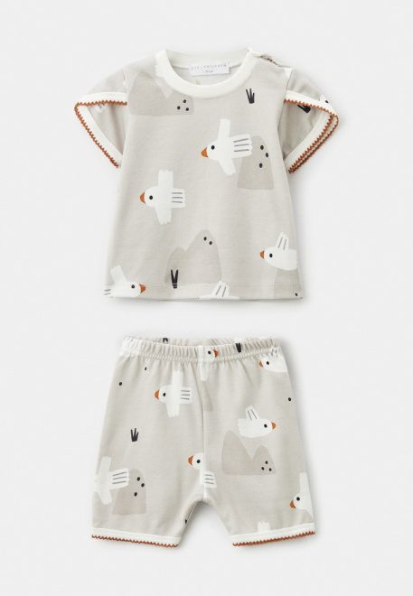 Комплект из футболки и шорт