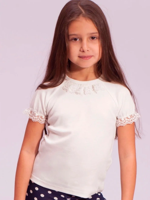 Футболка школьная из хлопка в кружевом на горловине и рукавах