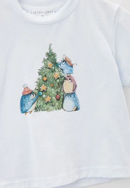 Футболка белая с печатным рисунком елка и пингвины