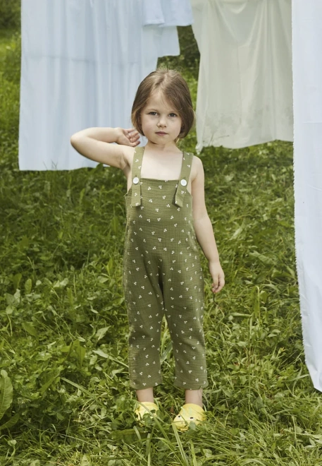 Комбинезон для малышей из муслина с принтом вишенки на оливковом