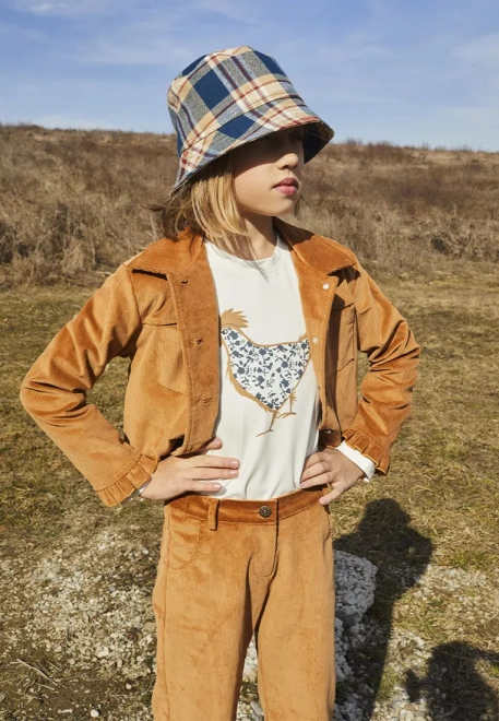 Костюм на девочку из вельвета карамельного цвета 