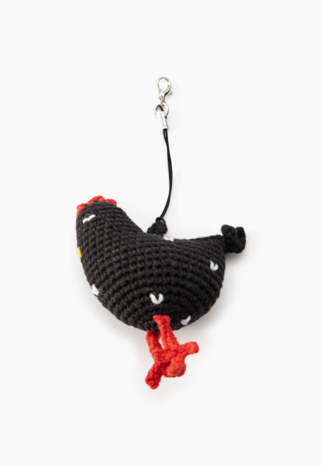Брелок - курочка из пряжи в черном цвете