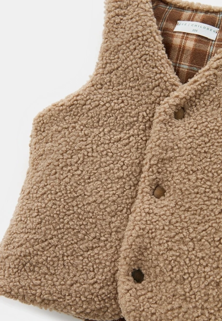 Жилет из экомеха на хлопковой подкладе