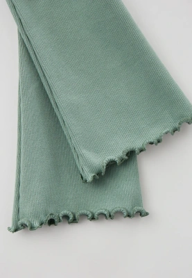 Брюки клеш из трикотажа в рубчик оливкового цвета