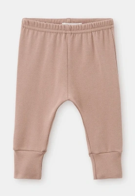 Комплект из футболки и брюк в молочном цвете