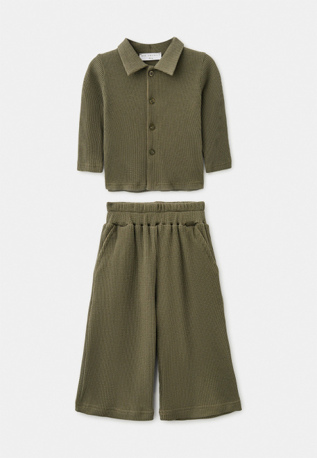 Комплект из рубашки и брюк