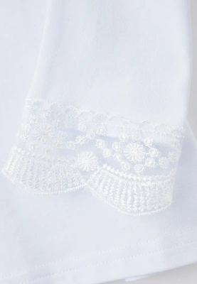 Лонгслив с кружевом на горловине и рукавах