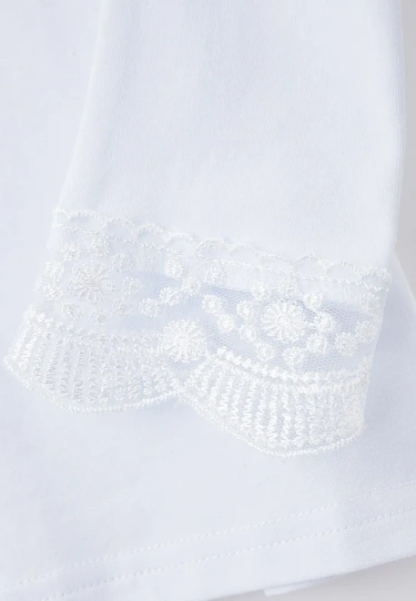 Лонгслив с кружевом на горловине и рукавах