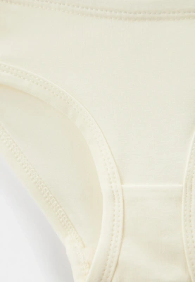 Комплект нижнего белья молочного цвета