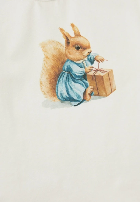 Футболка молочного цвета с рисунком белка с подарком