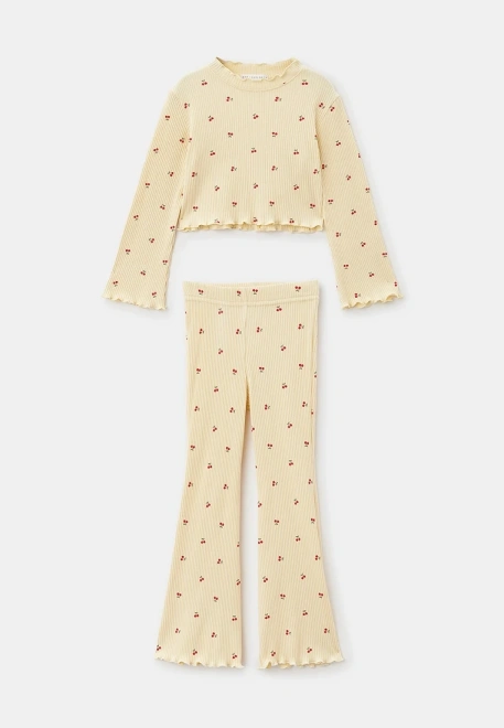 Комплект из лонгслива и брюки из ткани в рубчик с принтов вишенки 