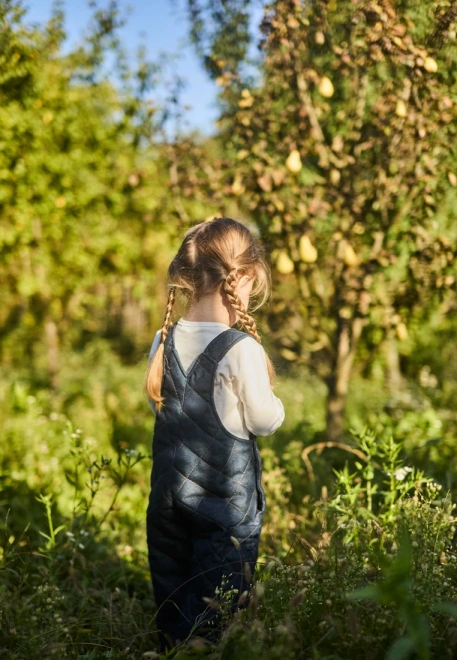 Комбинезон для малышей темно-синего цвета
