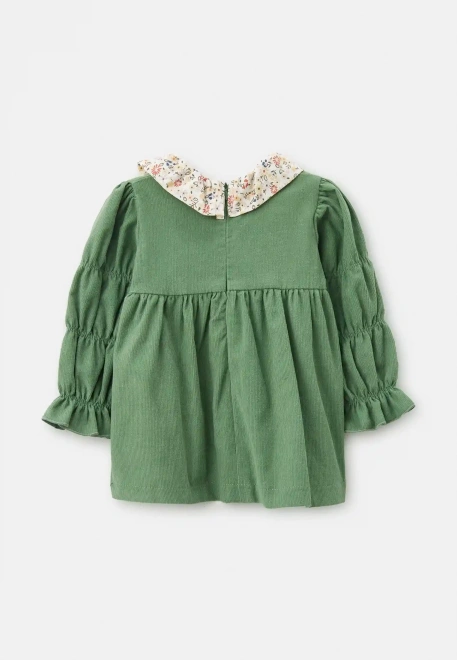 Платье Джису из микровельвета в зеленом цвете